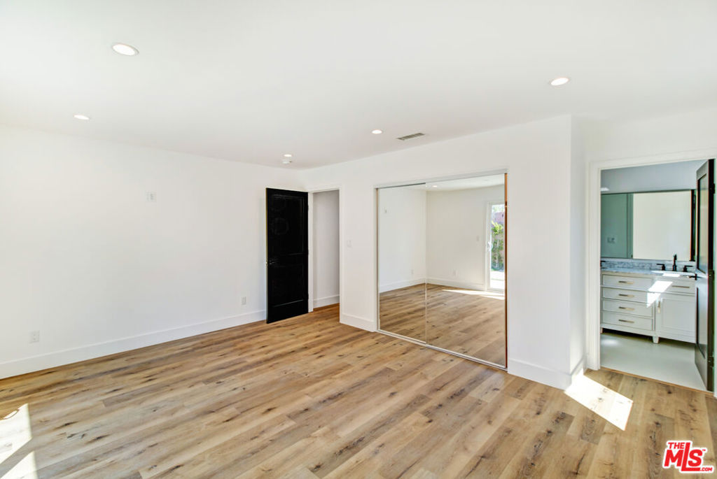 6517 Longridge Avenue Property Photo 21