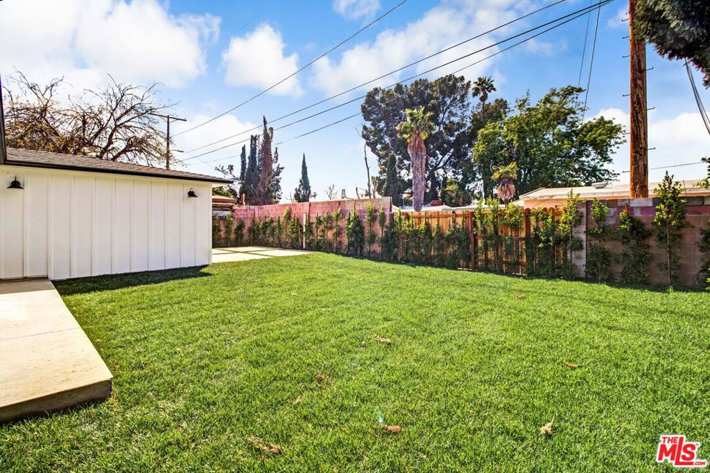 6517 Longridge Avenue Property Photo 24