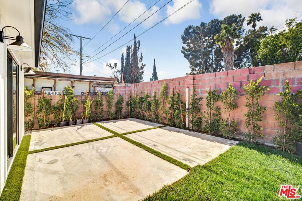6517 Longridge Avenue Property Photo 25