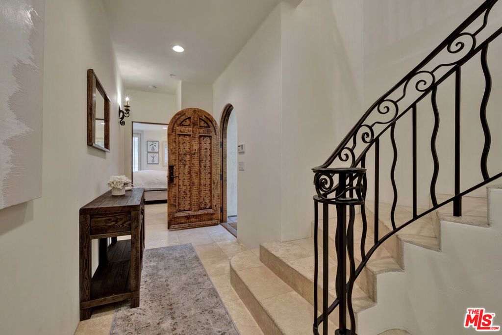 211 Bath Street Property Photo 5