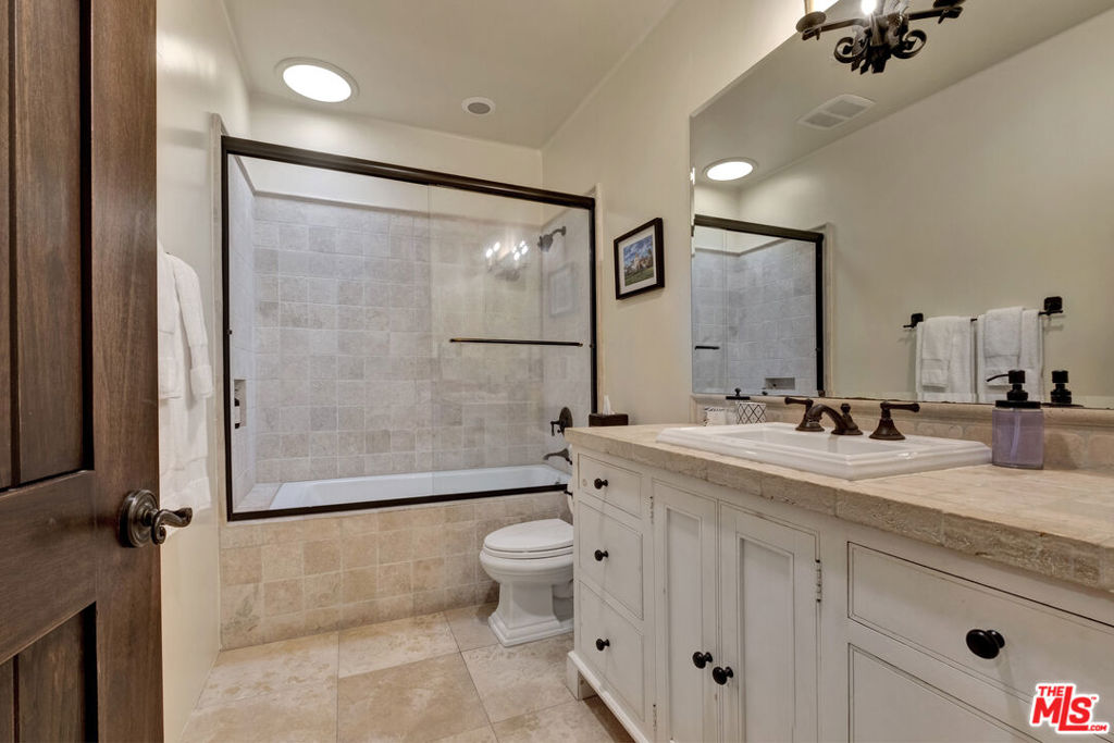 211 Bath Street Property Photo 10