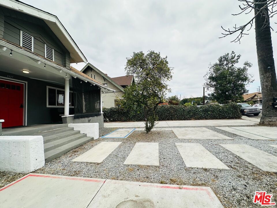 2827 Huron Street Property Photo 5