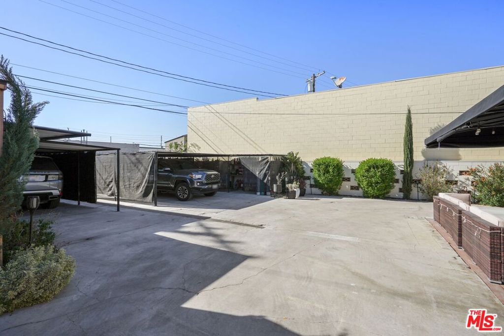 421 N Moss Street Property Photo 30