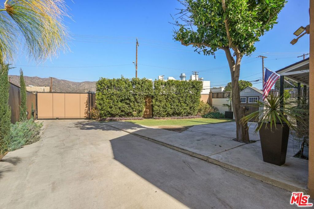 421 N Moss Street Property Photo 42