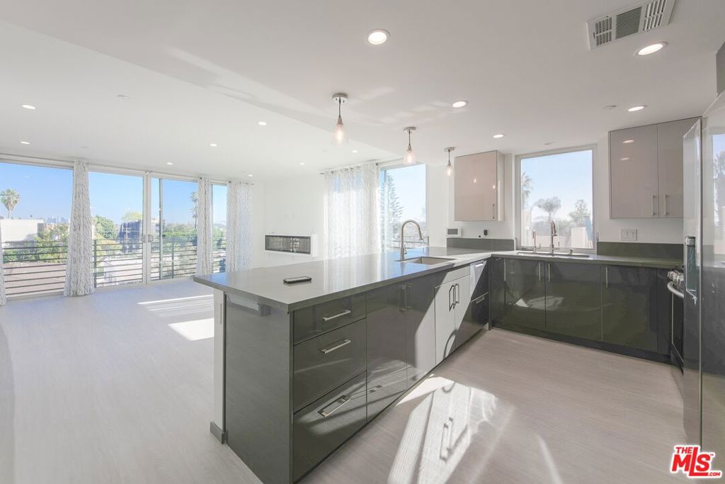 1065 S Wooster Street Property Photo