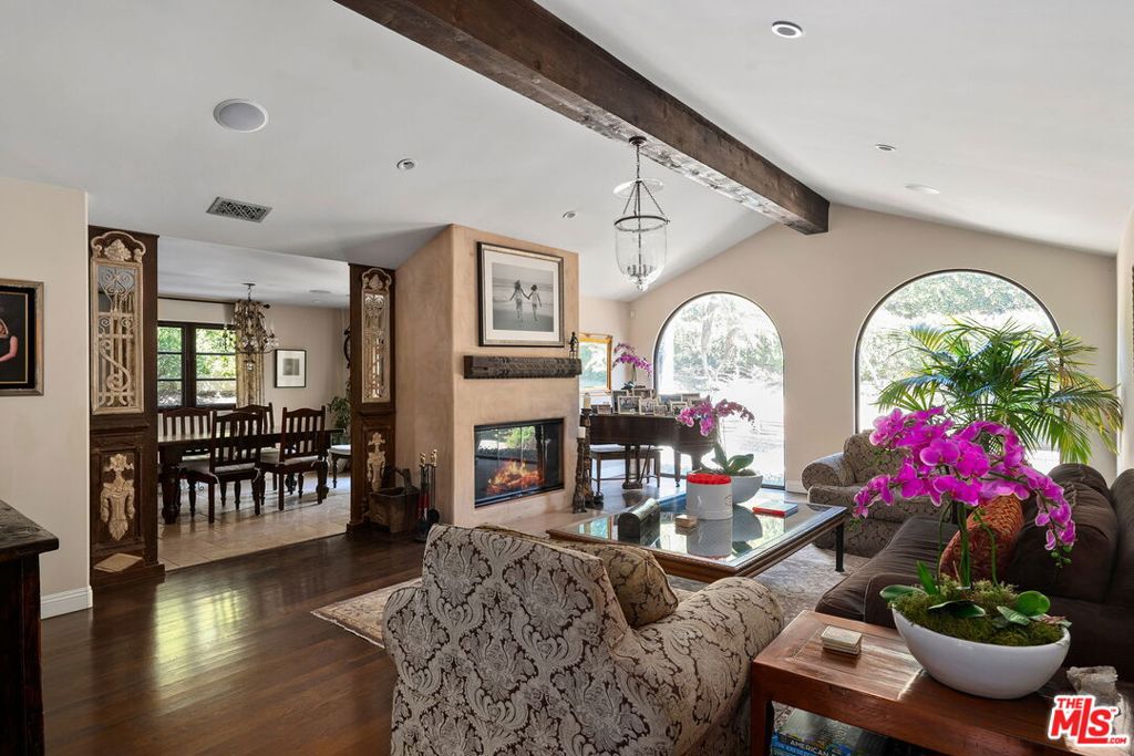 1618 Stradella Road Property Photo 3
