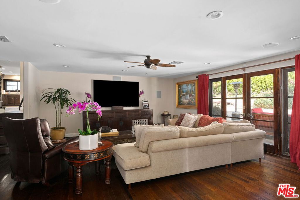 1618 Stradella Road Property Photo 17