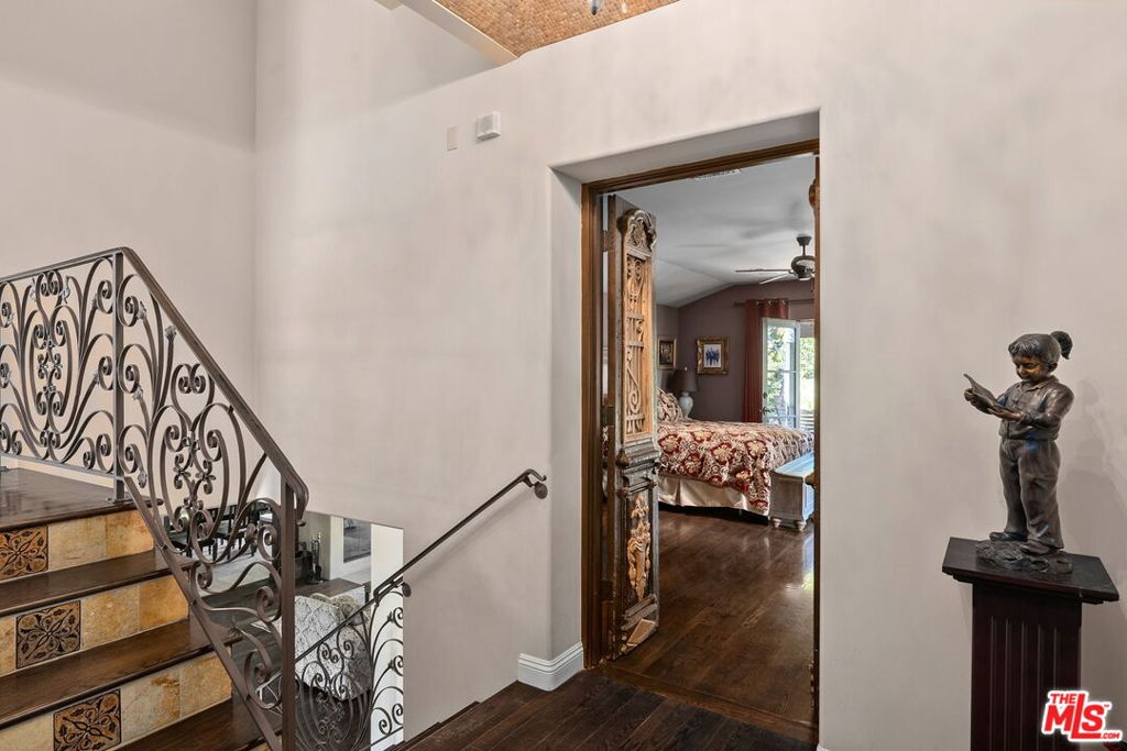 1618 Stradella Road Property Photo 24