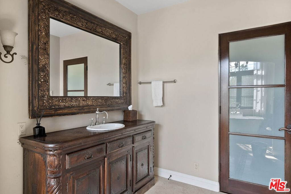 1618 Stradella Road Property Photo 29