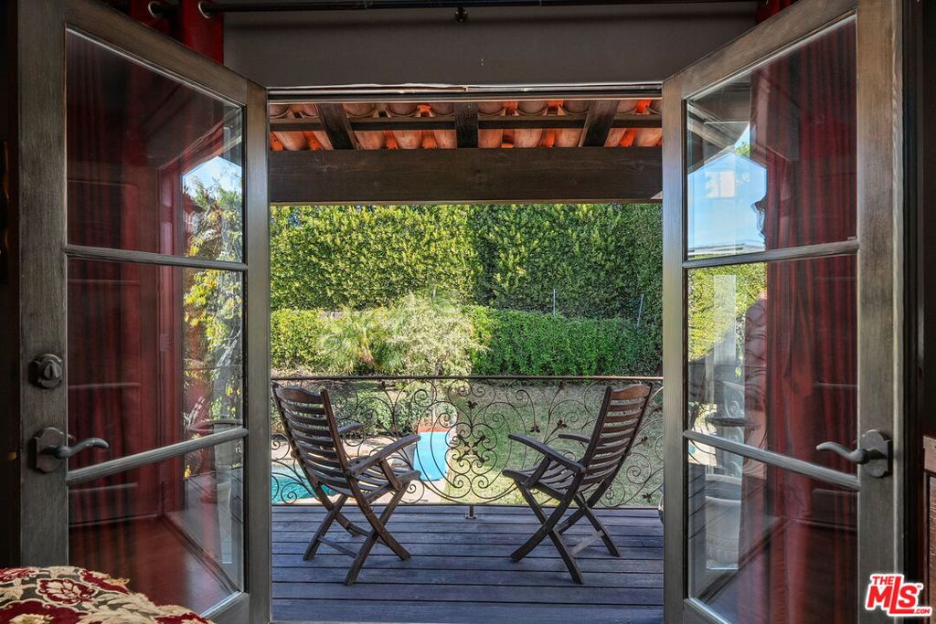 1618 Stradella Road Property Photo 30