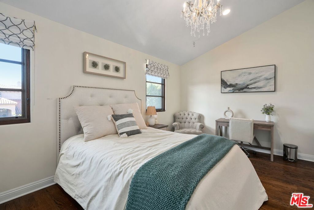 1618 Stradella Road Property Photo 33