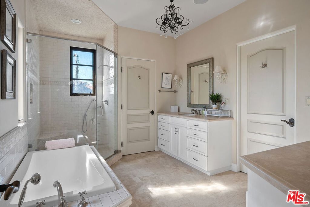 1618 Stradella Road Property Photo 34