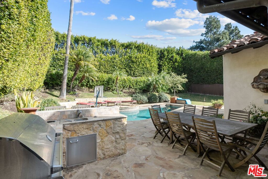 1618 Stradella Road Property Photo 42