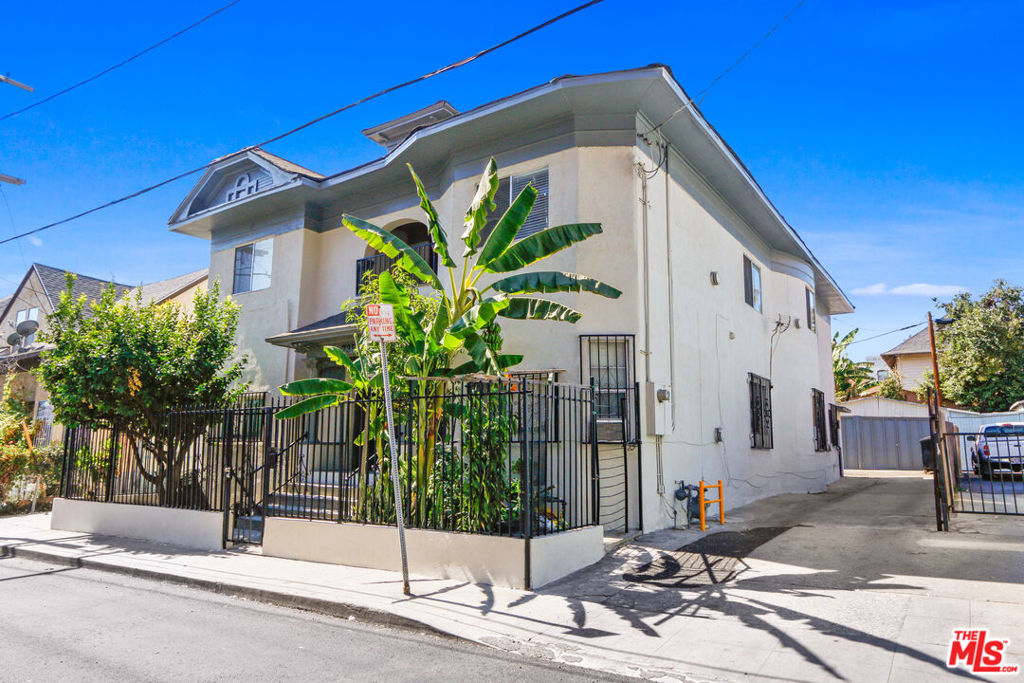 735 Witmer Street Property Photo 4