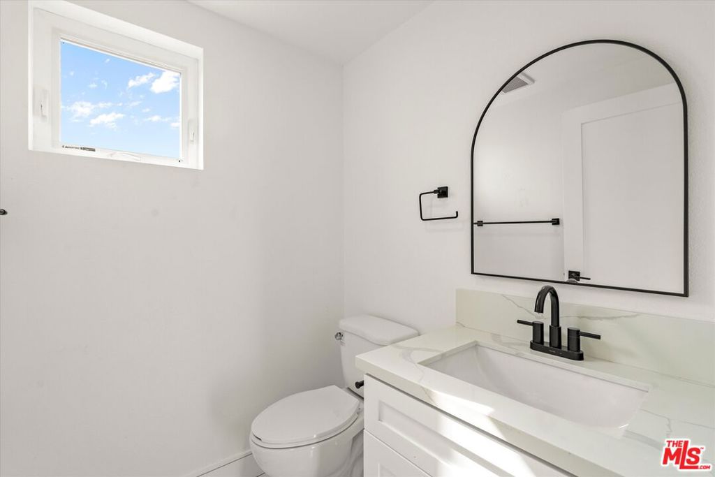 1116 S Mariposa Avenue Property Photo 9