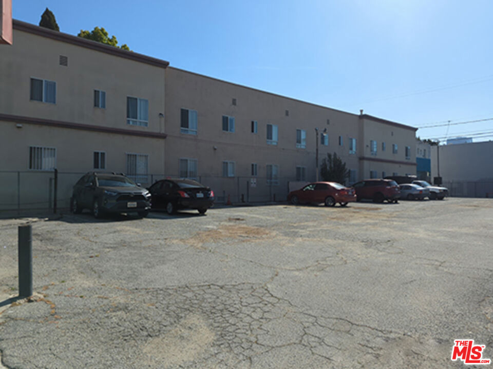 1252 S Lake Street Property Photo 6