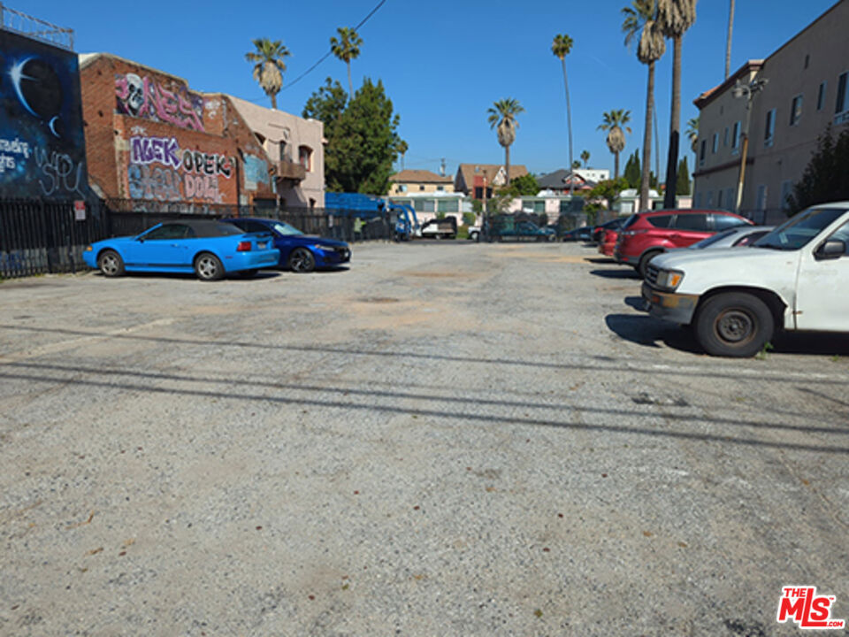 1252 S Lake Street Property Photo 8
