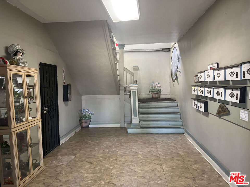 1252 S Lake Street Property Photo 10