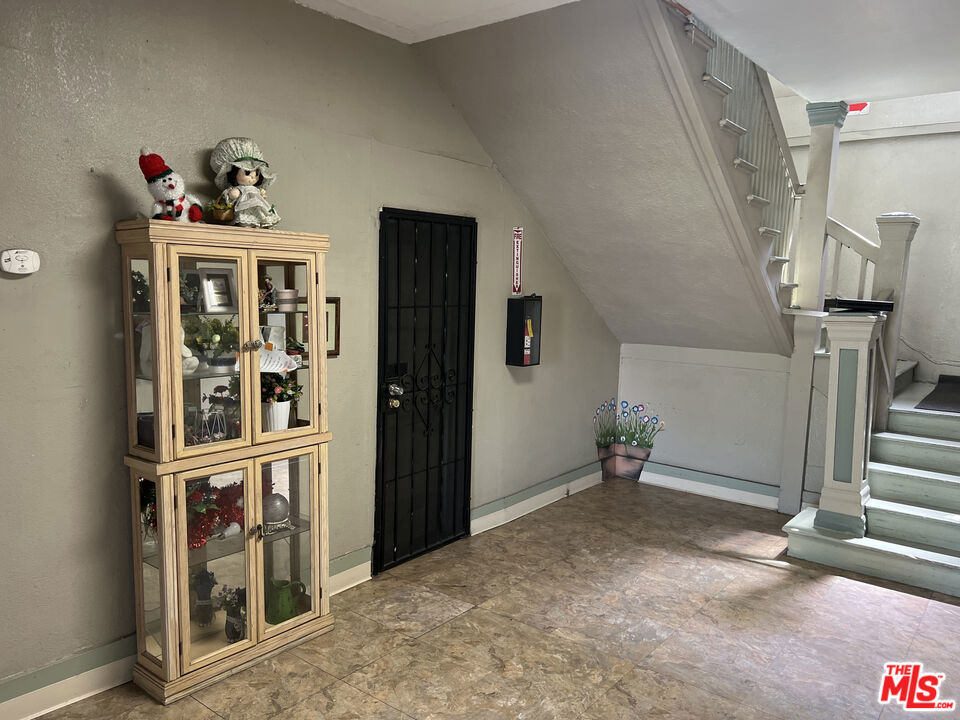 1252 S Lake Street Property Photo 11