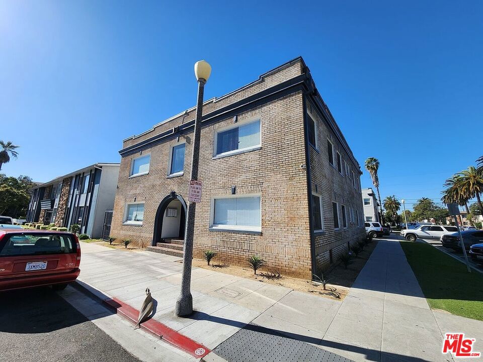 310 W 8th Street Property Photo 2