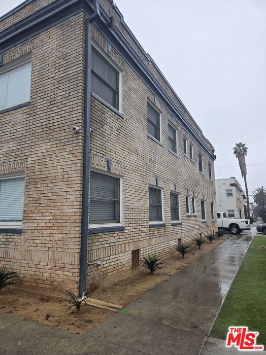 310 W 8th Street Property Photo 3