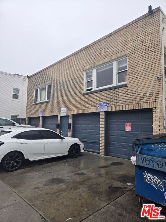 310 W 8th Street Property Photo 4