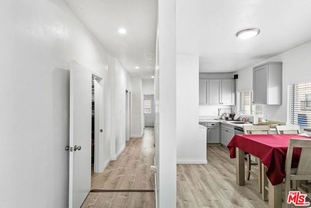 310 W 8th Street Property Photo 7