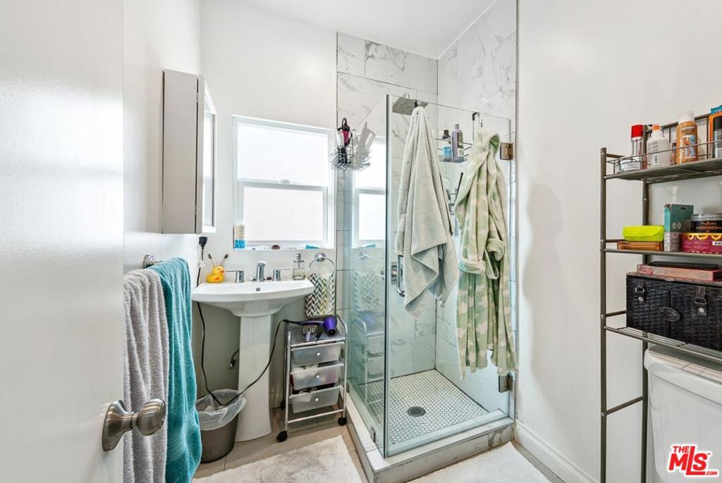 310 W 8th Street Property Photo 12