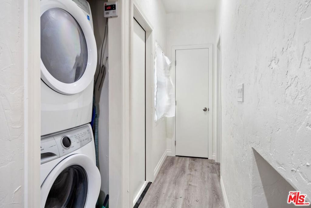 310 W 8th Street Property Photo 16