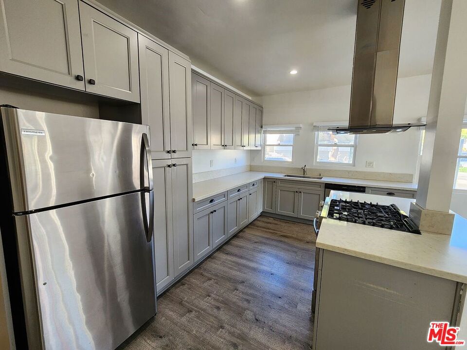 310 W 8th Street Property Photo 17