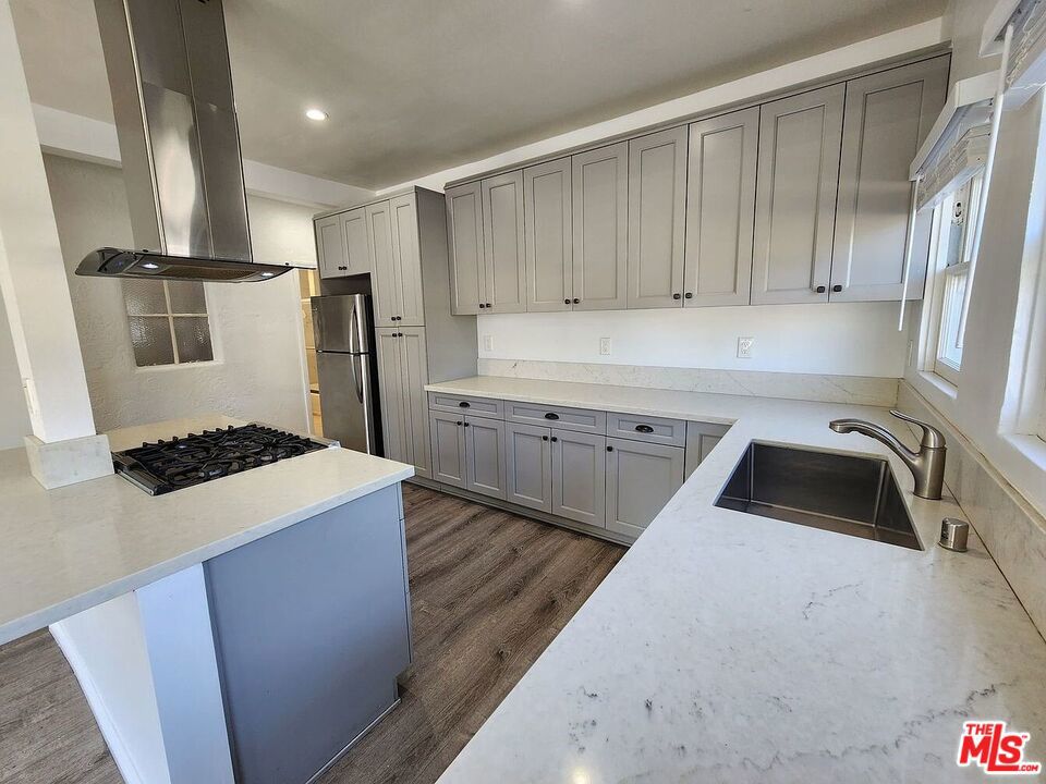 310 W 8th Street Property Photo 18