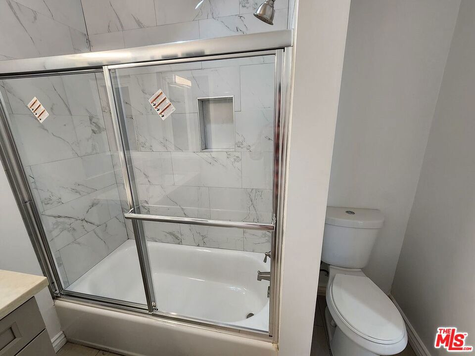 310 W 8th Street Property Photo 19