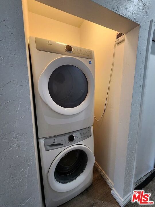 310 W 8th Street Property Photo 21