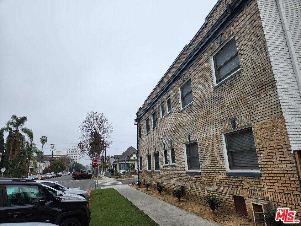 310 W 8th Street Property Photo 22