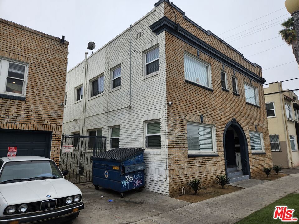 310 W 8th Street Property Photo 23