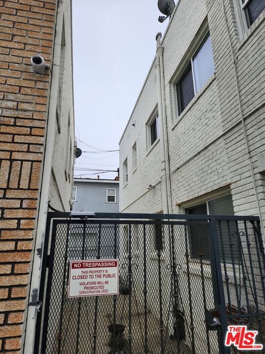 310 W 8th Street Property Photo 24