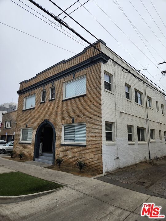 310 W 8th Street Property Photo 25