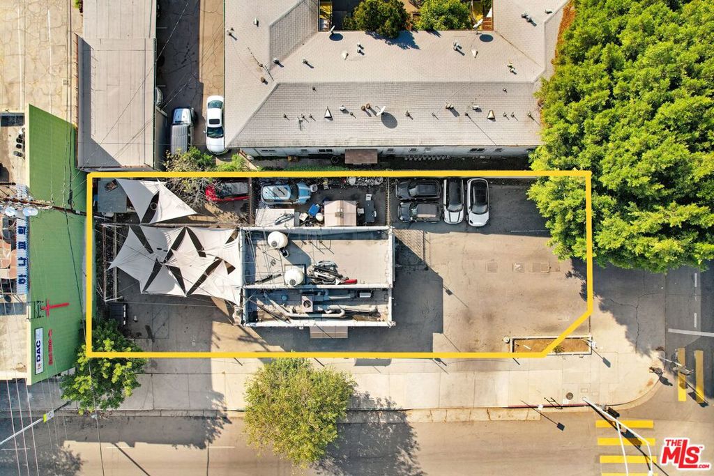 2570 Beverly Boulevard Property Photo 2