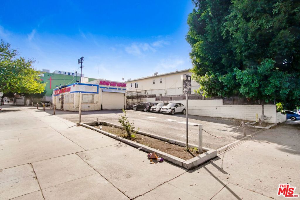 2570 Beverly Boulevard Property Photo 4