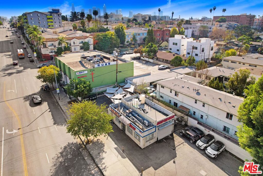 2570 Beverly Boulevard Property Photo 12