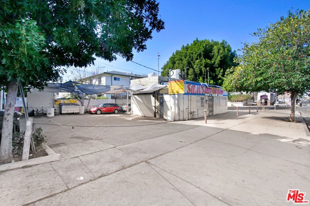 2570 Beverly Boulevard Property Photo 15