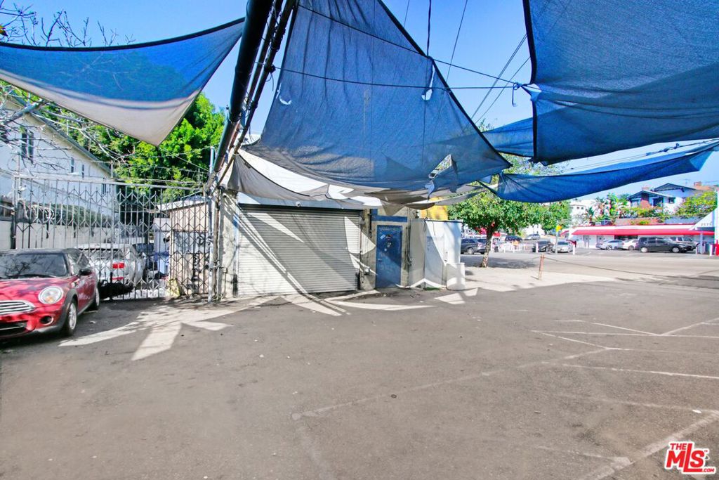 2570 Beverly Boulevard Property Photo 17