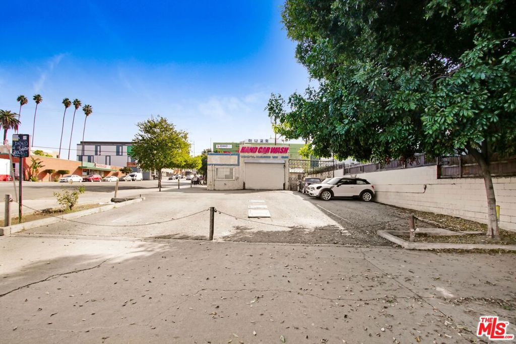 2570 Beverly Boulevard Property Photo 18