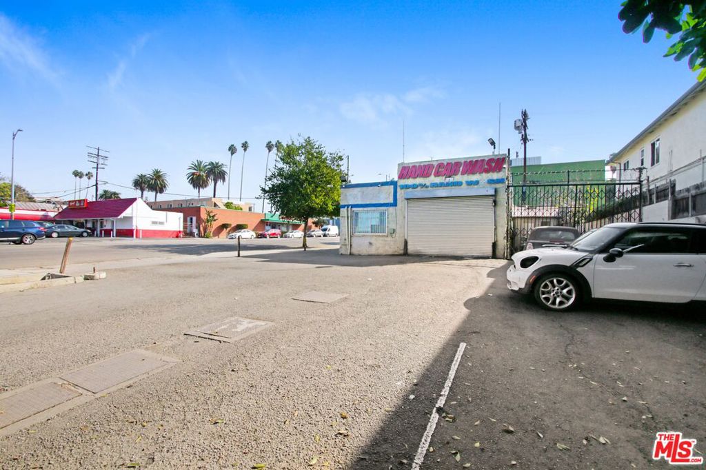 2570 Beverly Boulevard Property Photo 19