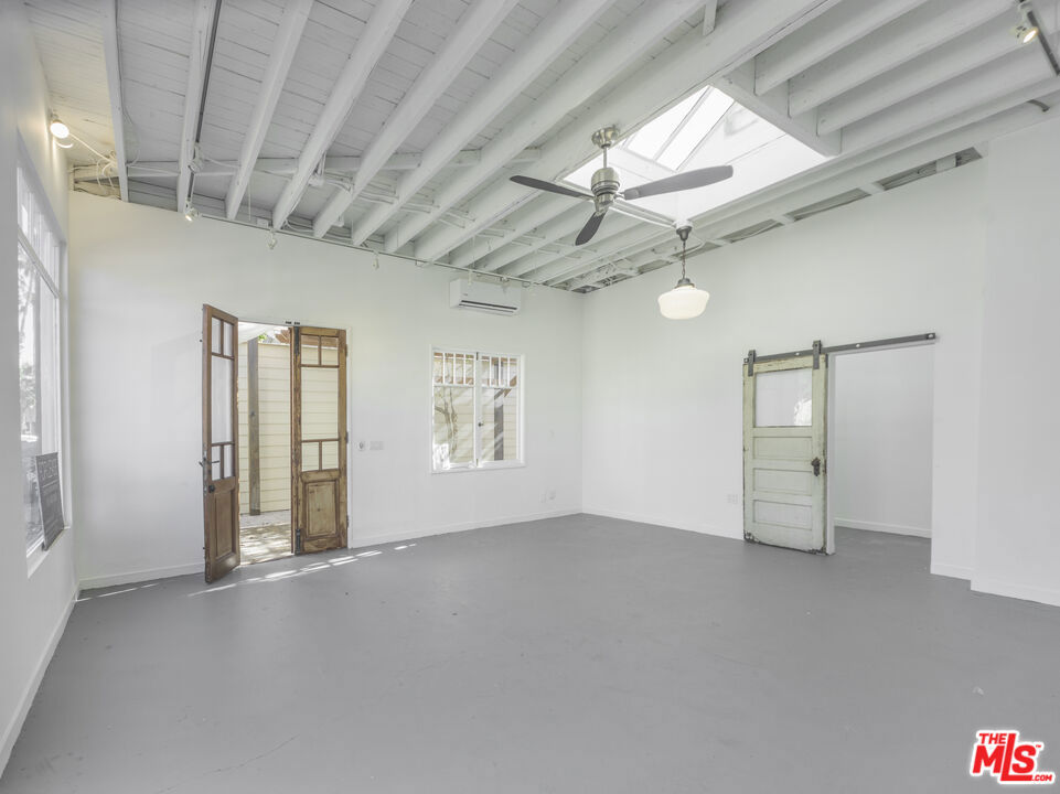 1415 Abbot Kinney ½ Property Photo 1