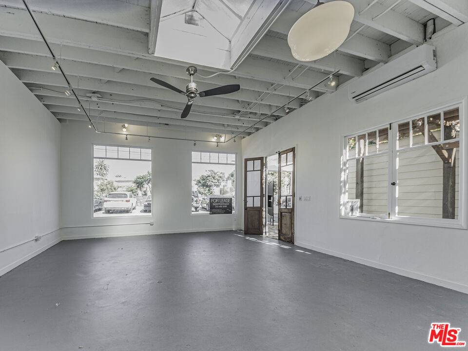 1415 Abbot Kinney ½ Property Photo 3