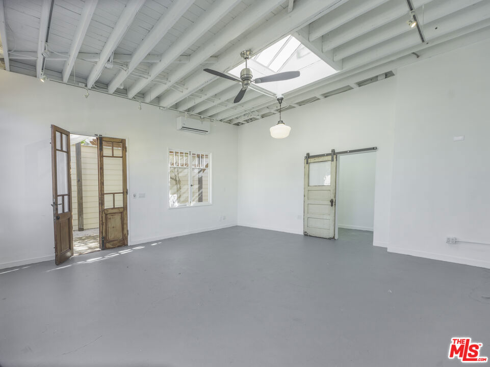 1415 Abbot Kinney ½ Property Photo 4