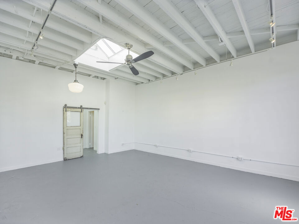 1415 Abbot Kinney ½ Property Photo 5