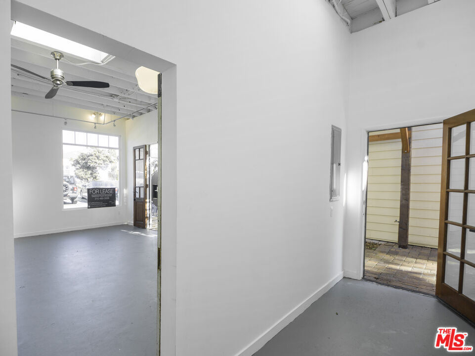 1415 Abbot Kinney ½ Property Photo 7
