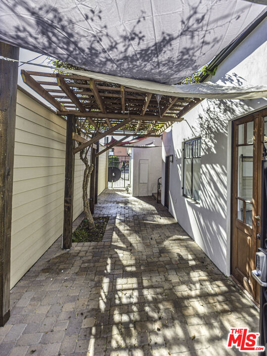 1415 Abbot Kinney ½ Property Photo 11